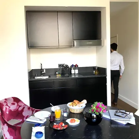 Cardinal Centre Hotel 3*