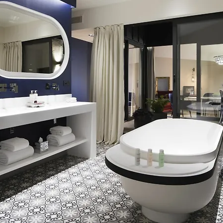 Cardinal Centre Hotel 3*